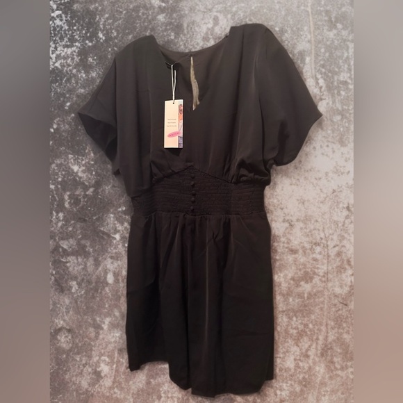 NWT Dokotoo Women’s Doll-man Short Sleeved Sports Jumper Black Sized L - Picture 10 of 10